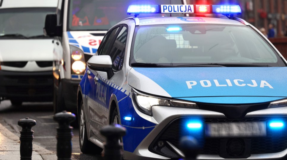 Поліція біля станції метро Kabaty у Варшаві
