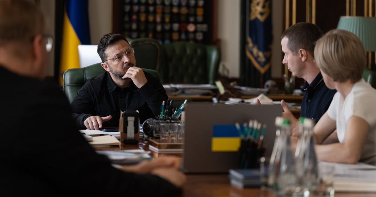 Президент Володимир Зеленський під час наради щодо політики на Польському напрямку