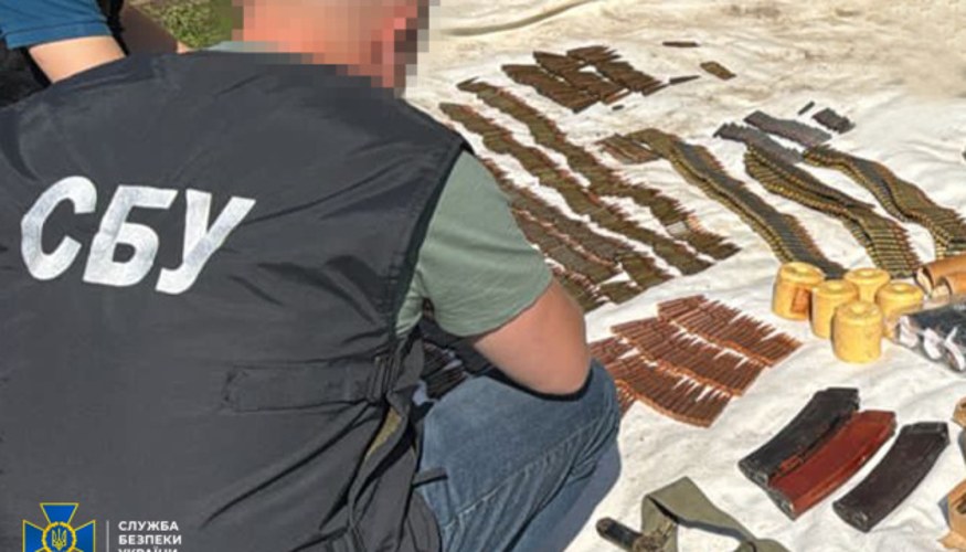 Вилучені гранатомети, автомати та вибухівка під час спецоперації СБУ, ДБР та Нацполіції