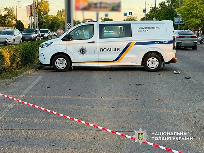 Місце вечірнього вибуху автомобіля на проспекті Небесної Сотні в Одесі 28 липня 2026 року