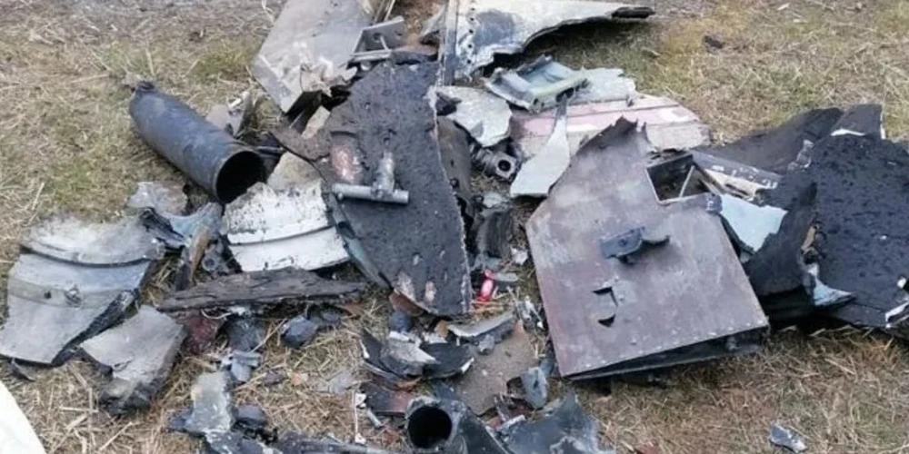 Вирва та уламки неідентифікованого об'єкта в полі біля сіл Тарнава-Колонія та Токари у Люблінському воєводстві Польщі