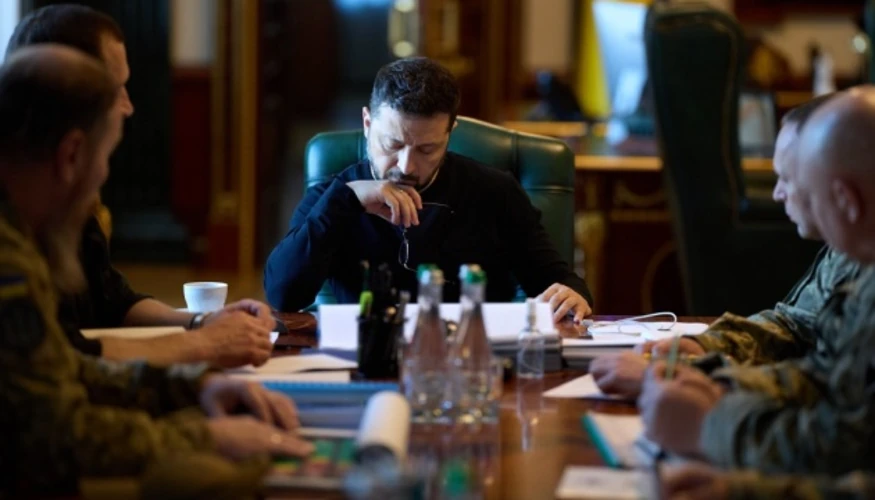 Учасники наради під керівництвом Президента, зокрема Михайло Драпатий, Ігор Скибюк, Євгеній Хмара та Роберт Бровді