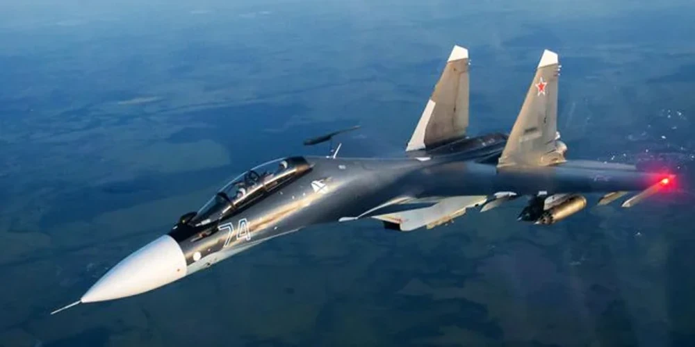 Російський винищувач Су-30СМ